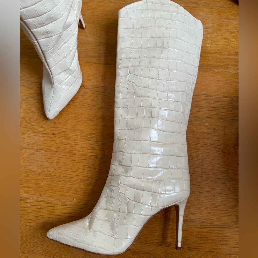 Schutz Maryana Pointed Toe Boot, size 8.5